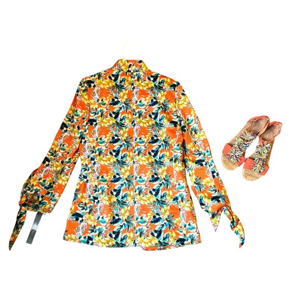 Vacation Bundle | Tahari Floral Blazer + BCBG Pom-Pom Sandals (Size 2 & 36.5) - Picture 6 of 13